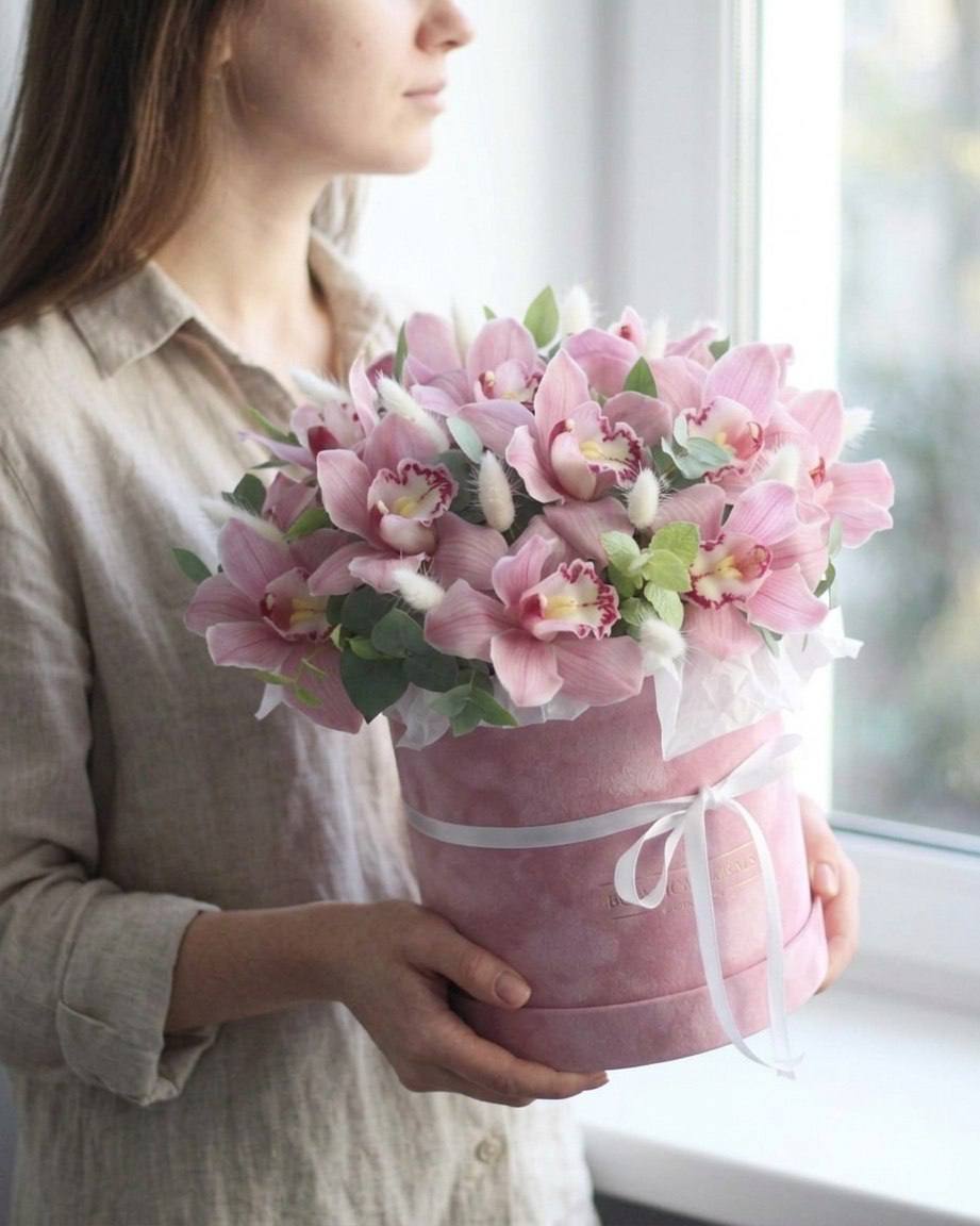 Композиция в коробке «Нежность орхидеи»